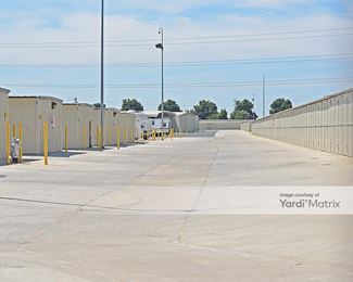 Photo 3 of Derrel-s Mini Storage - 6235 West Spruce Avenue, Fresno, CA