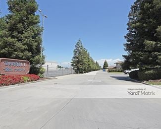 Photo 1 of Derrel-s Mini Storage - 990 North Mooney Blvd, Tulare, CA