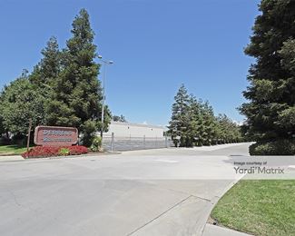 Photo 3 of Derrel-s Mini Storage - 990 North Mooney Blvd, Tulare, CA