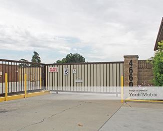 Photo 3 of Derrel-s Mini Storage - 4660 East Dakota Avenue, Fresno, CA