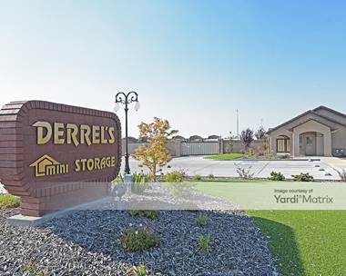 Storage Units for Rent available at 10948 Snow Road, Bakersfield, CA 93314