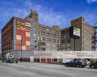 Photo 4 of StorageMart - 1015 North Halsted Street, Chicago, IL