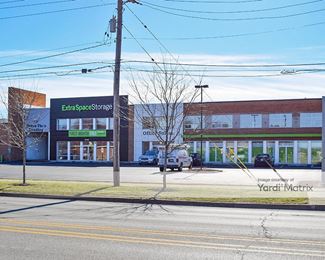 Photo 2 of Extra Space Storage - 7125 West Gunnison Street, Harwood Heights, IL