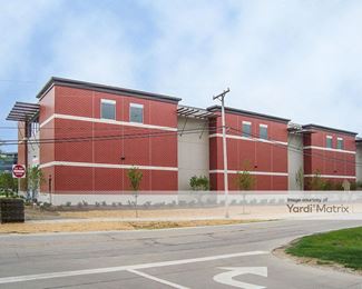 Photo 2 of Lock Up Self Storage, The - 990 Skokie Blvd, Northbrook, IL
