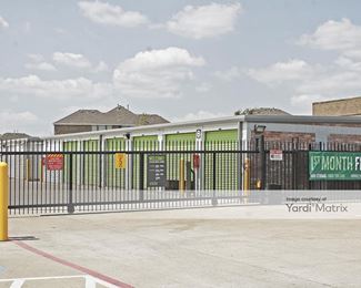 Photo 1 of Extra Space Storage - 811 South Hampton Road, DeSoto, TX