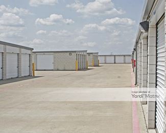 Photo 2 of Extra Space Storage - 811 South Hampton Road, DeSoto, TX