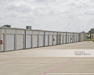 Photo 4 of Extra Space Storage - 811 South Hampton Road, DeSoto, TX