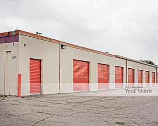 Photo 2 of Public Storage - 4925 South Cockrell Hill Road, Dallas, TX