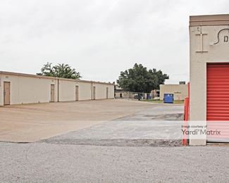 Photo 4 of Public Storage - 4925 South Cockrell Hill Road, Dallas, TX