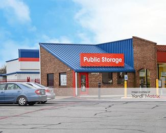 Photo 1 of Public Storage - 425 East Pioneer Pkwy, Grand Prairie, TX