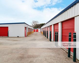 Photo 2 of Public Storage - 425 East Pioneer Pkwy, Grand Prairie, TX