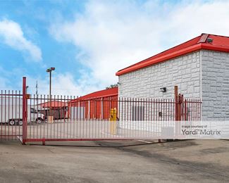 Photo 1 of Public Storage - 1102 West Pioneer Pkwy, Grand Prairie, TX