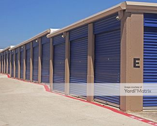 Photo 4 of Macho Self Storage - 3930 Valley View Lane, Irving, TX