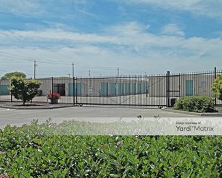 Photo 2 of Central Storage - 375 North Cluff Avenue, Lodi, CA