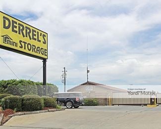 Photo 1 of Derrel-s Mini Storage - 491 Herndon Avenue, Clovis, CA