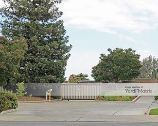 Photo 2 of Derrel-s Mini Storage - 382 East Alluvial Avenue, Fresno, CA