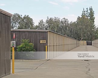 Photo 3 of Derrel-s Mini Storage - 382 East Alluvial Avenue, Fresno, CA