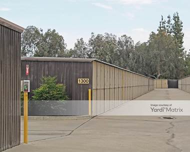 Storage Units for Rent available at 382 East Alluvial Avenue, Fresno, CA 93720