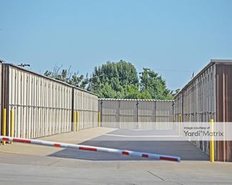 Photo 3 of Derrel-s Mini Storage - 3275 West Ashlan Avenue, Fresno, CA