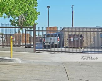 Photo 4 of Derrel-s Mini Storage - 3275 West Ashlan Avenue, Fresno, CA