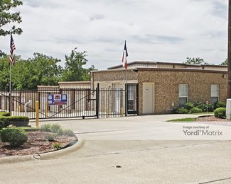 Photo 2 of Macho Self Storage - 201 Brothers Blvd, Red Oak, TX