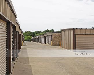 Photo 4 of Macho Self Storage - 201 Brothers Blvd, Red Oak, TX