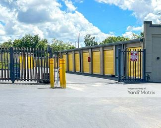 Photo 2 of Extra Space Storage - 3111 Cleveland Avenue, Fort Myers, FL
