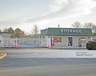 Photo 4 of StorQuest Self Storage - 10 Frowein Road, Center Moriches, NY