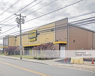 Photo 2 of Safeguard Self Storage - 1176 Broadway, Hewlett, NY