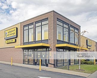 Photo 3 of Safeguard Self Storage - 1176 Broadway, Hewlett, NY