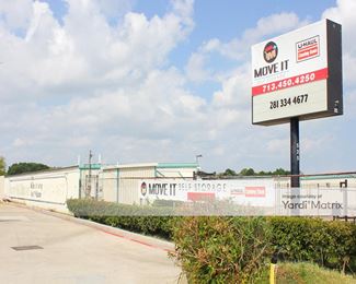 Photo 2 of Move It Self Storage - 525 Cien Road, Kemah, TX