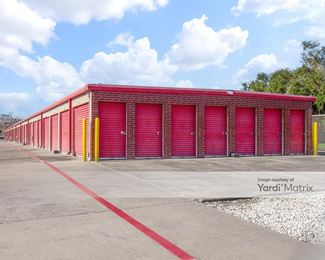 Photo 2 of Curio Storage - 508 East Main Street, Clute, TX