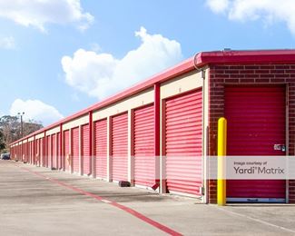 Photo 3 of Curio Storage - 508 East Main Street, Clute, TX