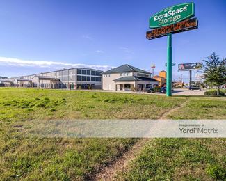 Photo 2 of Extra Space Storage - 5236 East Fwy, Baytown, TX