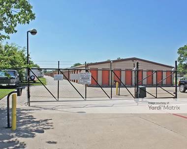 Storage Units for Rent available at 1416 North Main Street, Pearland, TX 77581