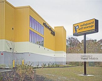 Photo 4 of Safeguard Self Storage - 6000 Sunrise Hwy, Massapequa, NY