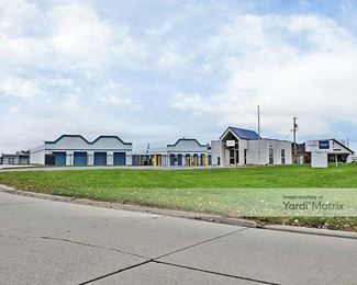 Photo 4 of Storage Rentals of America - 12447 US Hwy 40, Highland, IL