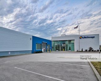 Photo 2 of Extra Space Storage - 3281 South Big Bend Blvd, Maplewood, MO