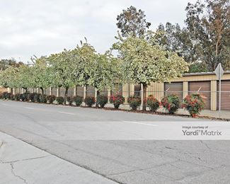 Photo 2 of StorMax - 525 West 4th Street, Hanford, CA