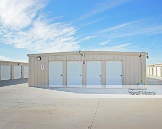 Photo 4 of Storage 4 Less - 2463 15th Street West, Rosamond, CA