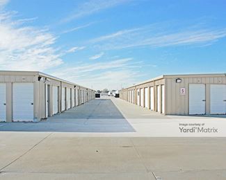 Photo 5 of Storage 4 Less - 2463 15th Street West, Rosamond, CA