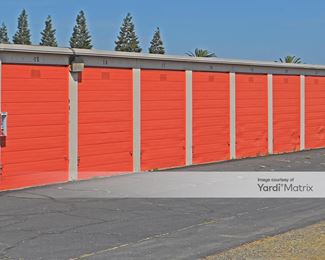 Photo 4 of Public Storage - 5045 North Gates Avenue, Fresno, CA