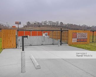Photo 3 of DiY Storage - 22101 West Maple Road, Omaha, NE