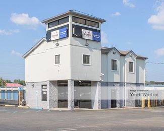Photo 1 of Storage Rentals of America - 2700 Getwell Road, Memphis, TN