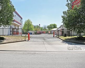 Photo 2 of Public Storage - 4910 Poplar Avenue, Memphis, TN