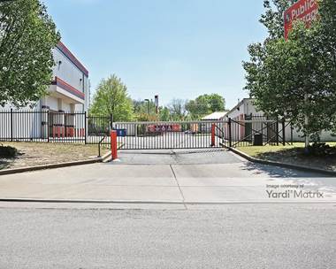 Storage Units for Rent available at 4910 Poplar Avenue, Memphis, TN 38117