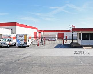 Photo 2 of Devon Self Storage - 2700 Poplar Avenue, Memphis, TN
