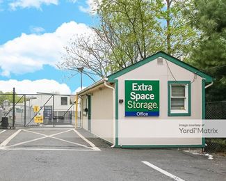 Photo 1 of Extra Space Storage - 725 US-1, Iselin, NJ