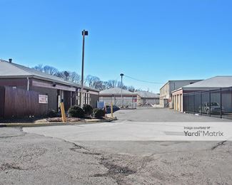 Photo 2 of Edison Lock-Up - 724 Old Post Road, Edison, NJ