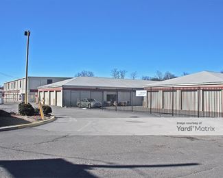 Photo 4 of Edison Lock-Up - 724 Old Post Road, Edison, NJ